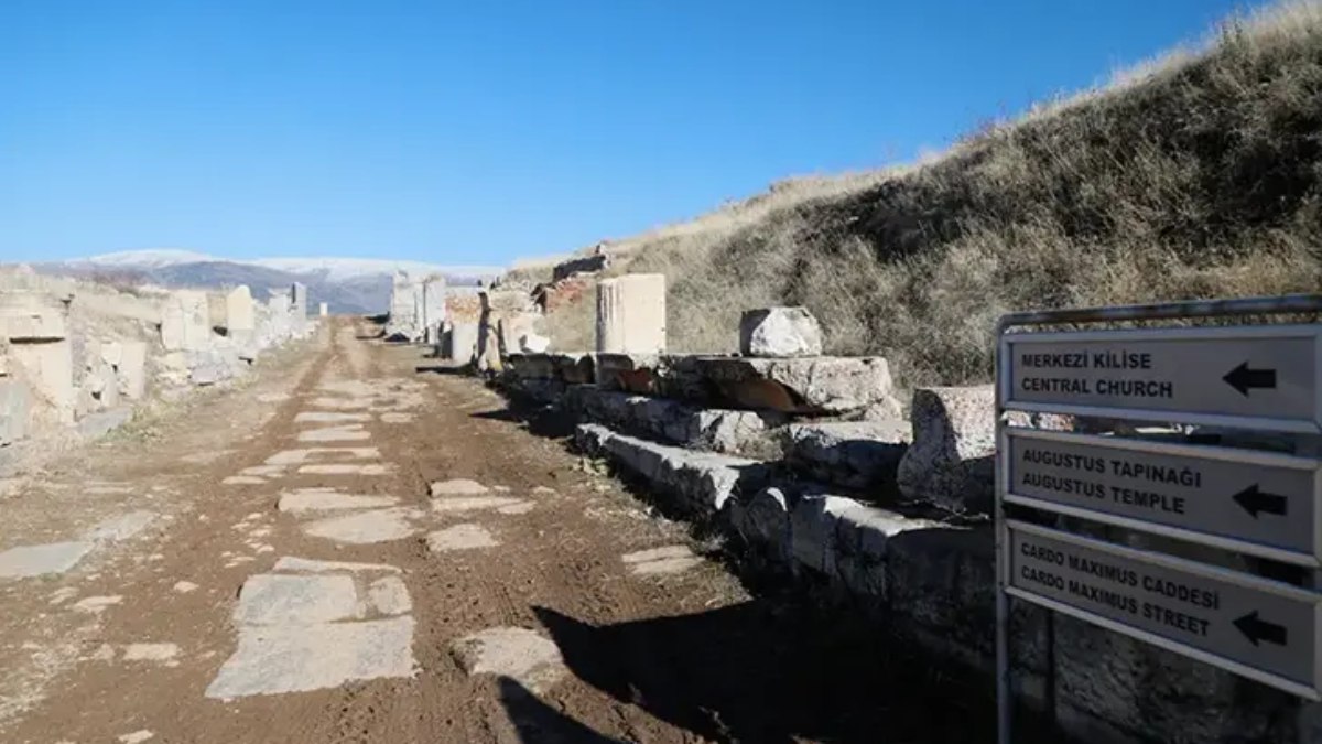 Isparta’daki antik kentte kanser hastalığı için yapılmış tılsımlı kolye bulundu