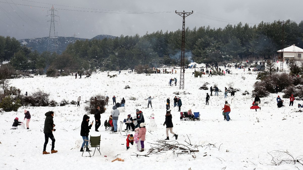 Muğla’da vatandaş Yılanlı dağına akın etti