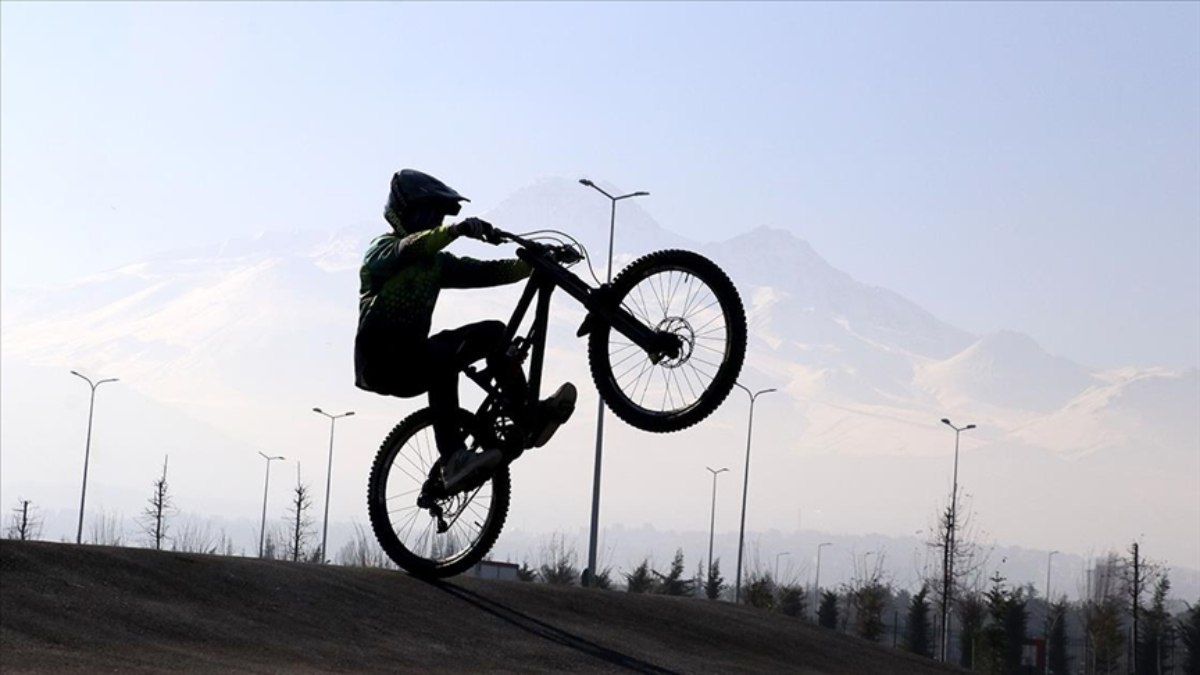 Kayserili Kadir İbiş’in kaynakçılıktan Downhill şampiyonluğuna uzanan hikayesi