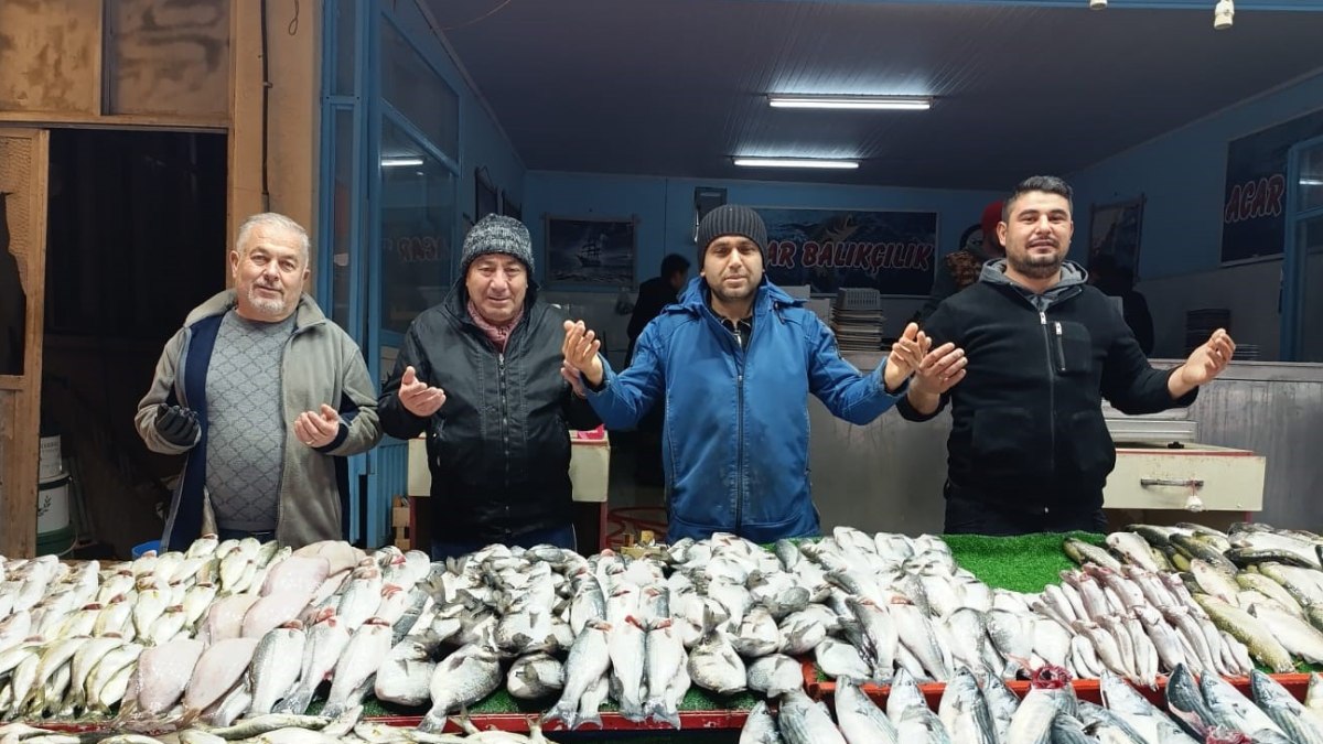 Manisa’da yüz yıllardır süren gelenek: Pazar dualarla açılıyor